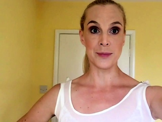 amateur blonde solo webcam