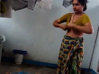 desi with hairy armpit wears saree after bath